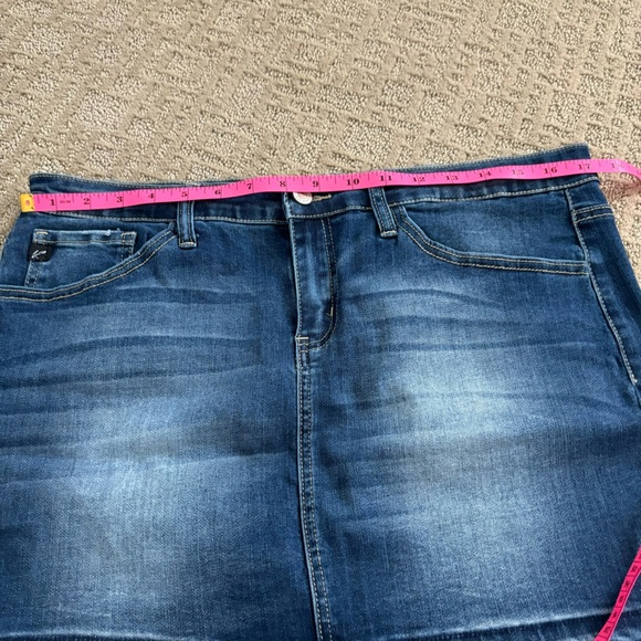 KanCan Denim Released Hem Mini Skirt Size 13/30 - Picture 7 of 9